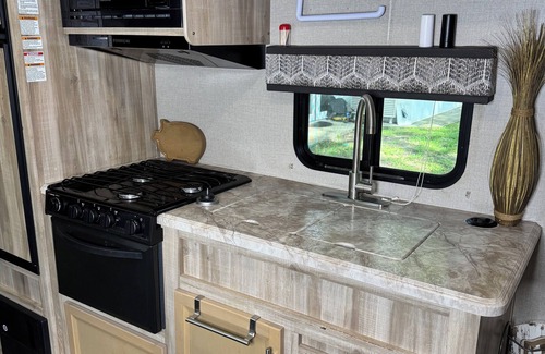 Murrells Inlet House | Delightful Camper RV with AC in charming Murrells Inlet - walk to restaurants