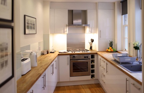New Town Apartment | Delightful city-centre maindoor flat - bright and sunny with private courtyard