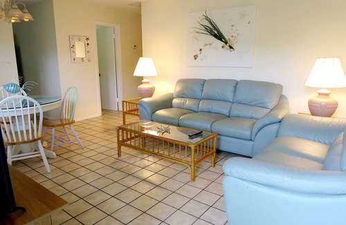 Holmes Beach Villa | Delightful, comfortable villa just steps from the beach!