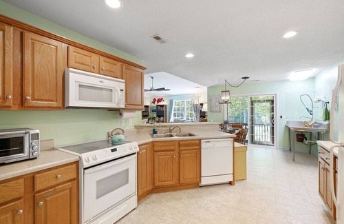 Greenville - Spartanburg Other | Delightful Duck Farm cottage, 5 min walk to State Park! Gated, a hidden gem!