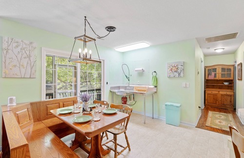 Greenville - Spartanburg Other | Delightful Duck Farm cottage, 5 min walk to State Park! Gated, a hidden gem!