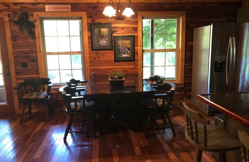 Heber Springs Cottage | Delightful Log Cottage on the Little Red River with hot tub.