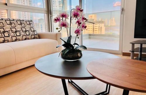 Tumba Vieja Apartment | Delightful Ocean View Apartment - PH Quartier Del Mar