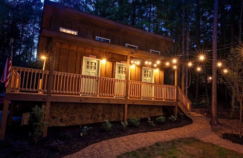 Benton House | Delightful Wagon with Incredible Hiking Trails and Activities in Tennessee