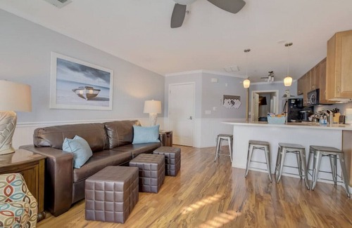 Lake Delton Condo | Dells, Devils Lake, Lakefront, Fireplace, Cozy