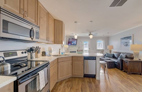 Lake Delton Condo | Dells, Devils Lake, Lakefront, Fireplace, Cozy