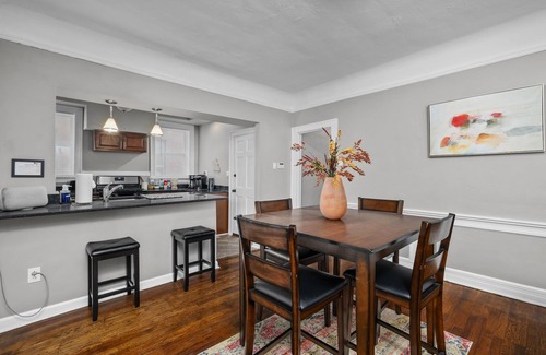 St. Louis Apartment | Delmar Dreams: Boutique Stay by Forest Park!