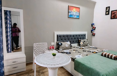 Greater Noida Apartment | Delux Suite