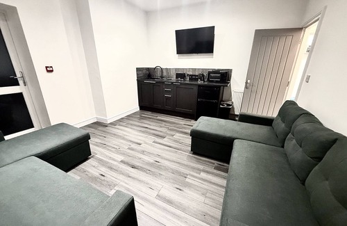 Blackpool Town Center Apartment | delux suite with hottub & shower