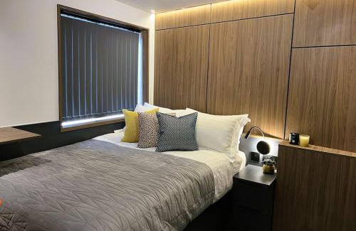 Thorpe Satchville Apartment | Deluxe 1 Bed Studio 4A near Royal Infirmary & DMU