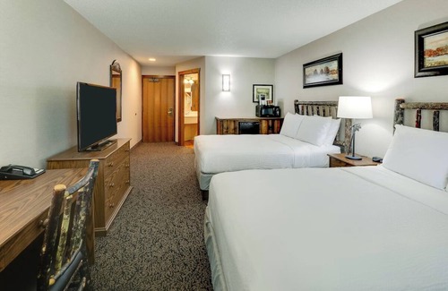 St. Joseph Hotel | Deluxe 2 Double, Stoney Creek, Comfort for the Crew | 2 Units
