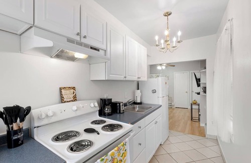 Washington Square West Apartment | Deluxe Apt in Center City