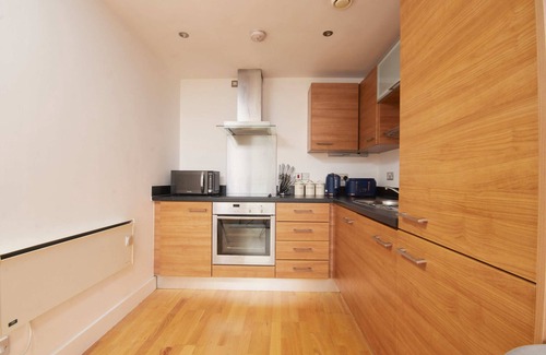 Leeds Apartment | Deluxe City Centre Apt Balcony View and Free Park
