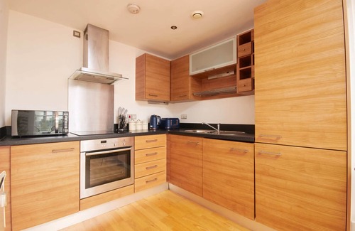 Leeds Apartment | Deluxe City Centre Apt Balcony View and Free Park