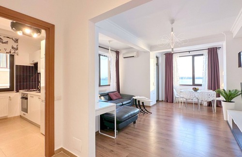 Constanta Apartment | Deluxe Criss Solid Residence Mamaia