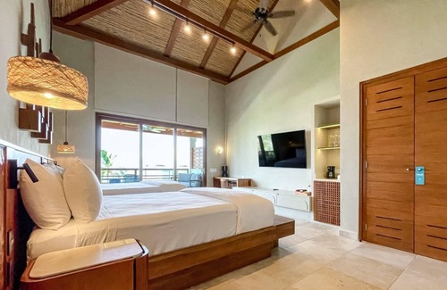 Pristine Bay Hotel | Deluxe Double Room at Las Verandas