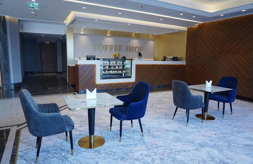 Al Qasimia Apartment | Deluxe Double Room Near Universal Sports Club