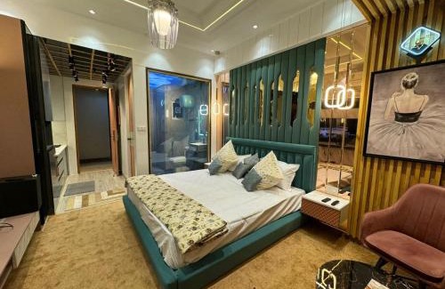 Greater Noida House | DELUXE GUEST HOUSE