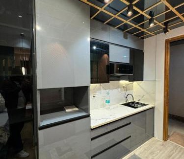 Greater Noida House | DELUXE GUEST HOUSE