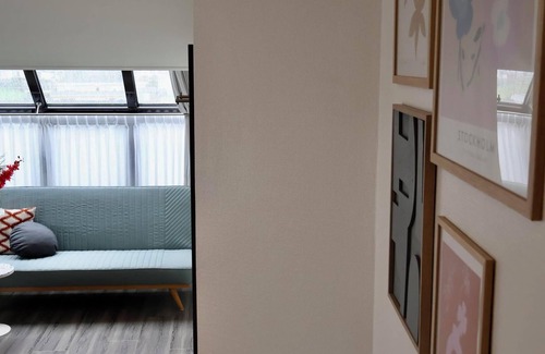 Appeltern Hotel | Deluxe hotel room with luxurious amenities, a duo whirlpool tub, and stunning water views for the ultimate relaxation.