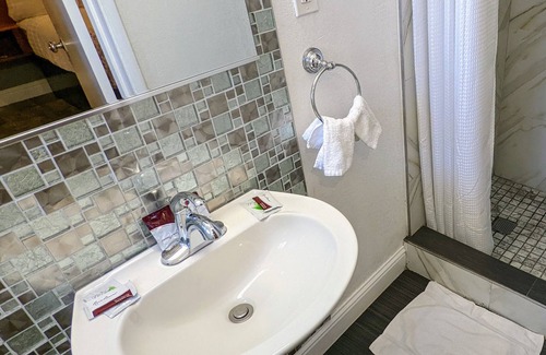 South San Francisco Hotel | Deluxe Inn