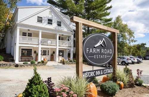 West Dover Resort | Deluxe King - 2nd floor in Historic Inn