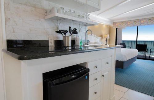 Litchfield by the Sea Apartment | Deluxe Oceanfront King Room 1st Floor