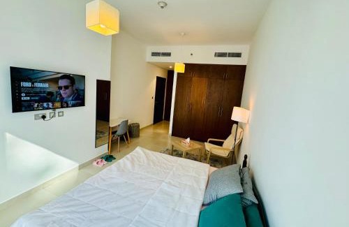 Al Muraqqabat House | Deluxe Serviced Room with Attached Toilet near Rigga Metro & Airport with all Modern Facilities
