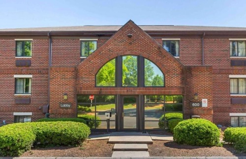 Cary Apartment | Deluxe Studio at Extended Stay Cary 5