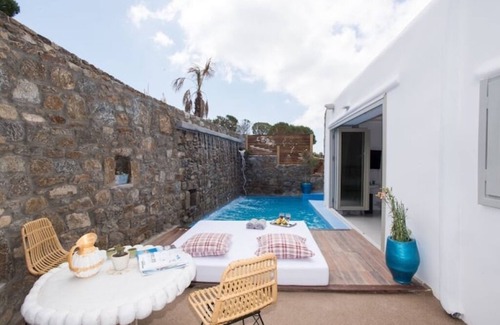 Ano Mera House | Deluxe Suite with Private Outdoor Pool