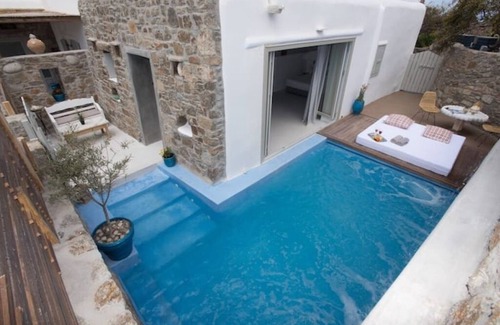 Ano Mera House | Deluxe Suite with Private Outdoor Pool