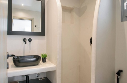 Naxos Town Hotel | Deluxe triple room in Naxos town (access to shared pool)