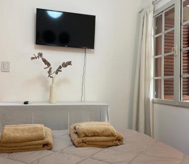 Cordoba Apartment | Departamento PB, patio y asador privados - NUEVO SERVICIO Estacionamiento 24hs INCLUIDO - Cerca de hotel Quinto Centenario, Nuevocentro shopping, Hospital Clinicas y Club Universitario Córdoba Sede central