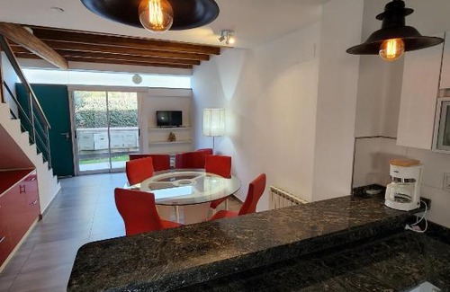 Arguello Apartment | Depto entero, moderno a metros de Sanatorio Allende