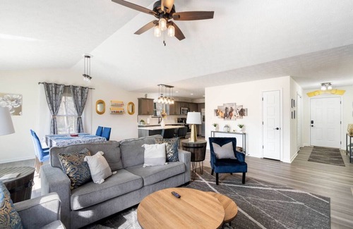 Buechel House | DerbyCityRetreat|GameRoomArcades|Firepit|Sleep8