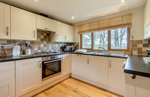 Trefeglwys House | Derw Lodge - Two Bedroom House, Sleeps 4