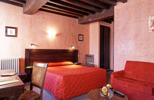 Couches Hotel | Des Trois Maures