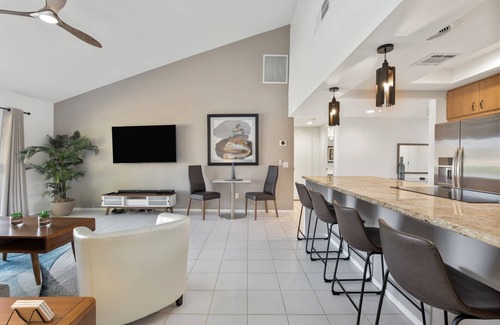 Palm Desert Condo | Desert Escape Condo | Golf, Pool & Tennis Amenities | Upgraded Kitchen | Mountain Views