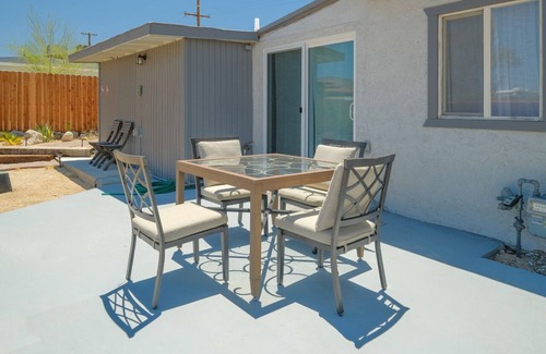 Twentynine Palms House | Desert Escape in 29 Palms - Stargaze and Soak under the stars - 5 mins from JTNP