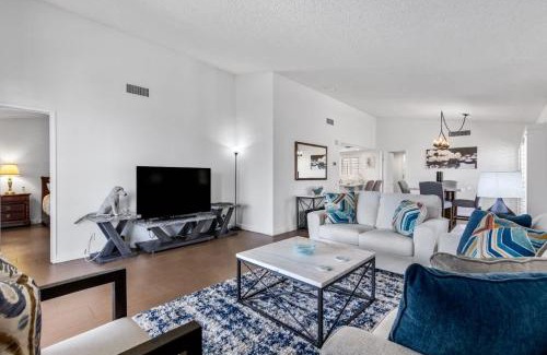 Palm Desert House | Desert Flower- Country Club Condo Pool & Spa