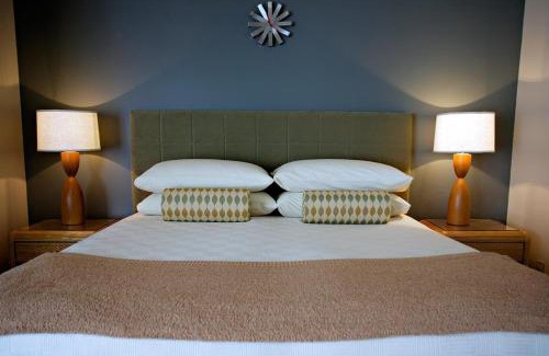 Historic Tennis Club Hotel | Desert Hills - 21 and Over