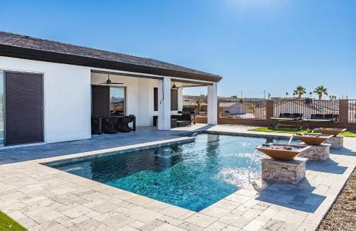 Lake Havasu City House | Desert Oasis a McCulloch Pool Home