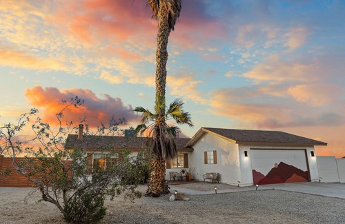 Joshua Tree House | Desert Oasis w/Hot Tub, Fully Fenced, Pool & Mountain Views 🌵✨