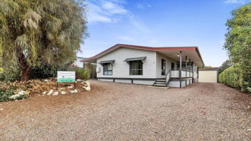 Lake Wangary House | Desert Pea Is The Perfect Haven For Your Dream Holiday On The Eyre Peninsula