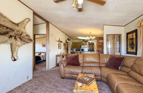 Meadview House | Desert View Retreat - Sleeps 22, Game Garage, Near Skywalk & Lake Mead