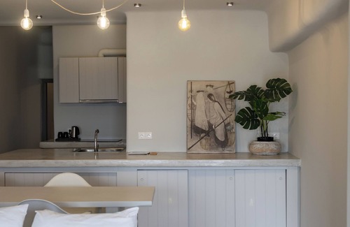 Paradise Apartment | Design Apartment 17- Sea View, Shared Infinity Pool, Gym, Pool Bar, 4'from beach