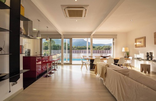 Urbanizacion Mont Ferrutx House | design house with private pool, on the beach