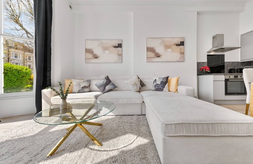 Holland Park Apartment | Designer 2BR Luxe in Kensington by Harrods for 6