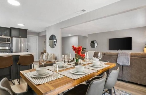 Rancho Cordova House | Designer Remodel * 4B2B * King Beds * 65" TV