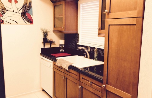 Baristo Condo | Desirable location - Walk Downtown 2B + 2B